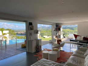 Villa with sea view pool and 3 ilets golf course